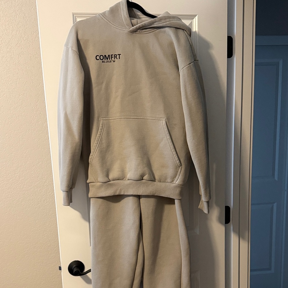 Comfrt Women's stone Hoodie and Pants Set - Picture 2 of 5